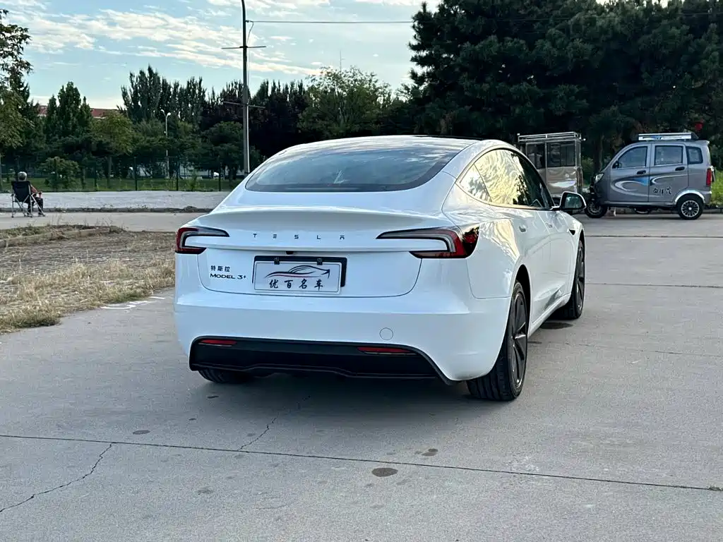 Фото 6 - Tesla Model 3