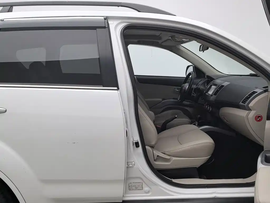 Mitsubishi Outlander (Import) 2012 2012 Outlander 2.4 Fashion Navigation Edition