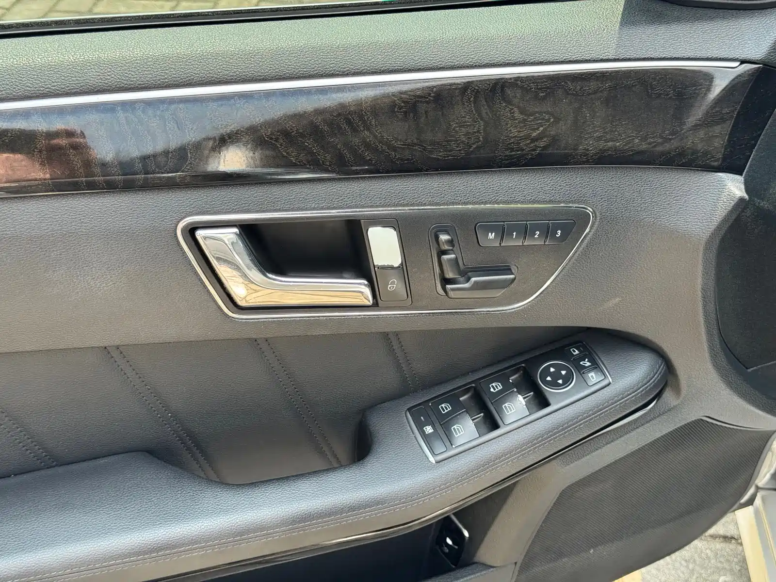 Фото 8 - Mercedes-Benz E-Class