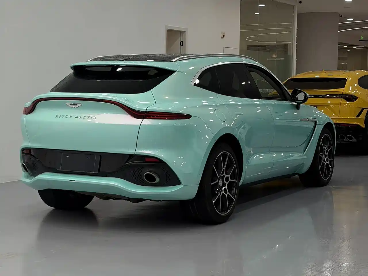 Фото 7 - Aston Martin DBX