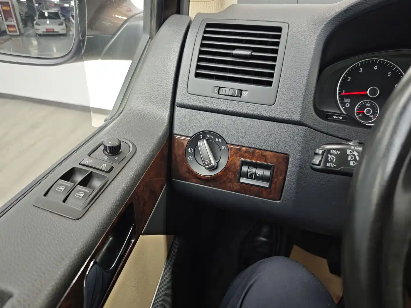 Volkswagen Multivan 2015 2012 2.0TSI 4WD Premium
