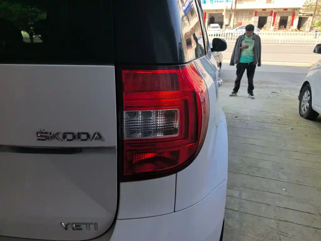 Škoda Yeti 2016 1.4TSI DSG Forward Edition фото 24