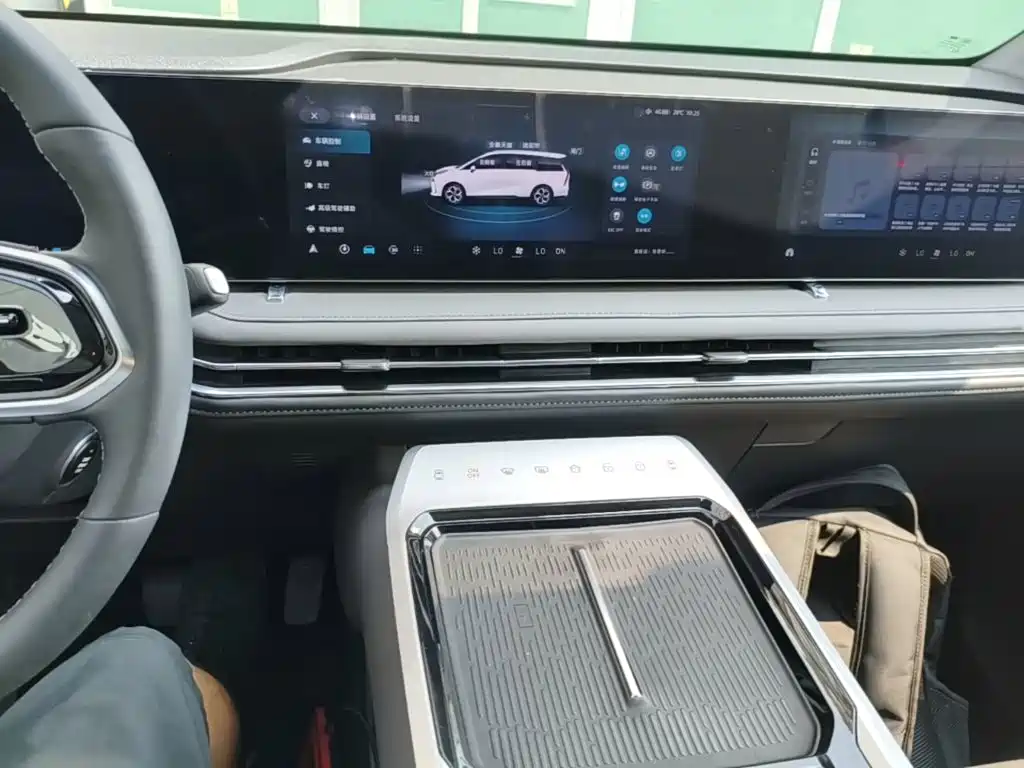 SAIC Maxus Maxus G70 2023 2024 Model 2.0T Automatic Flagship 7-Seater