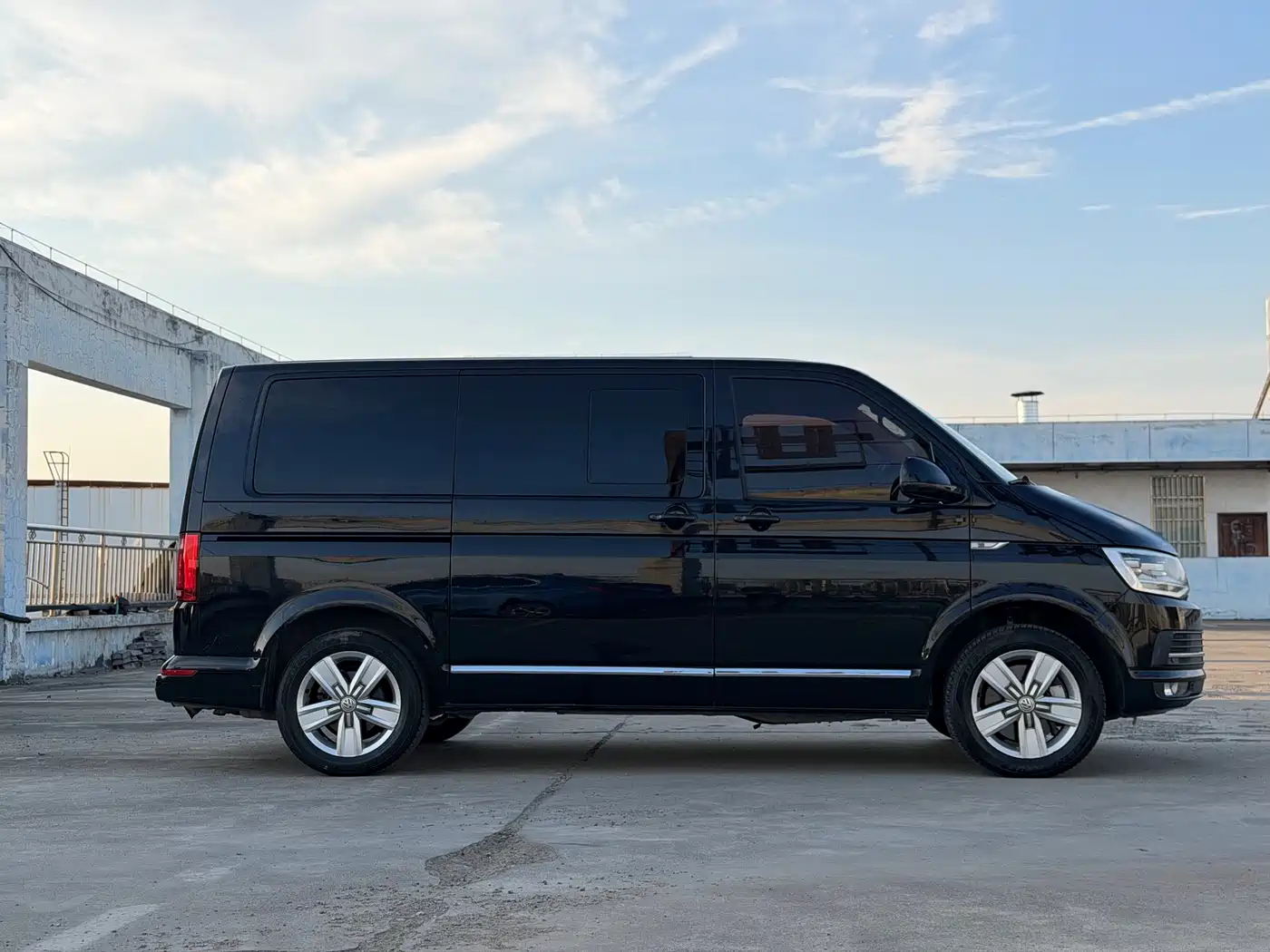 Volkswagen Multivan 2016 2.0TSI 2WD Luxury 7-Seater фото 4