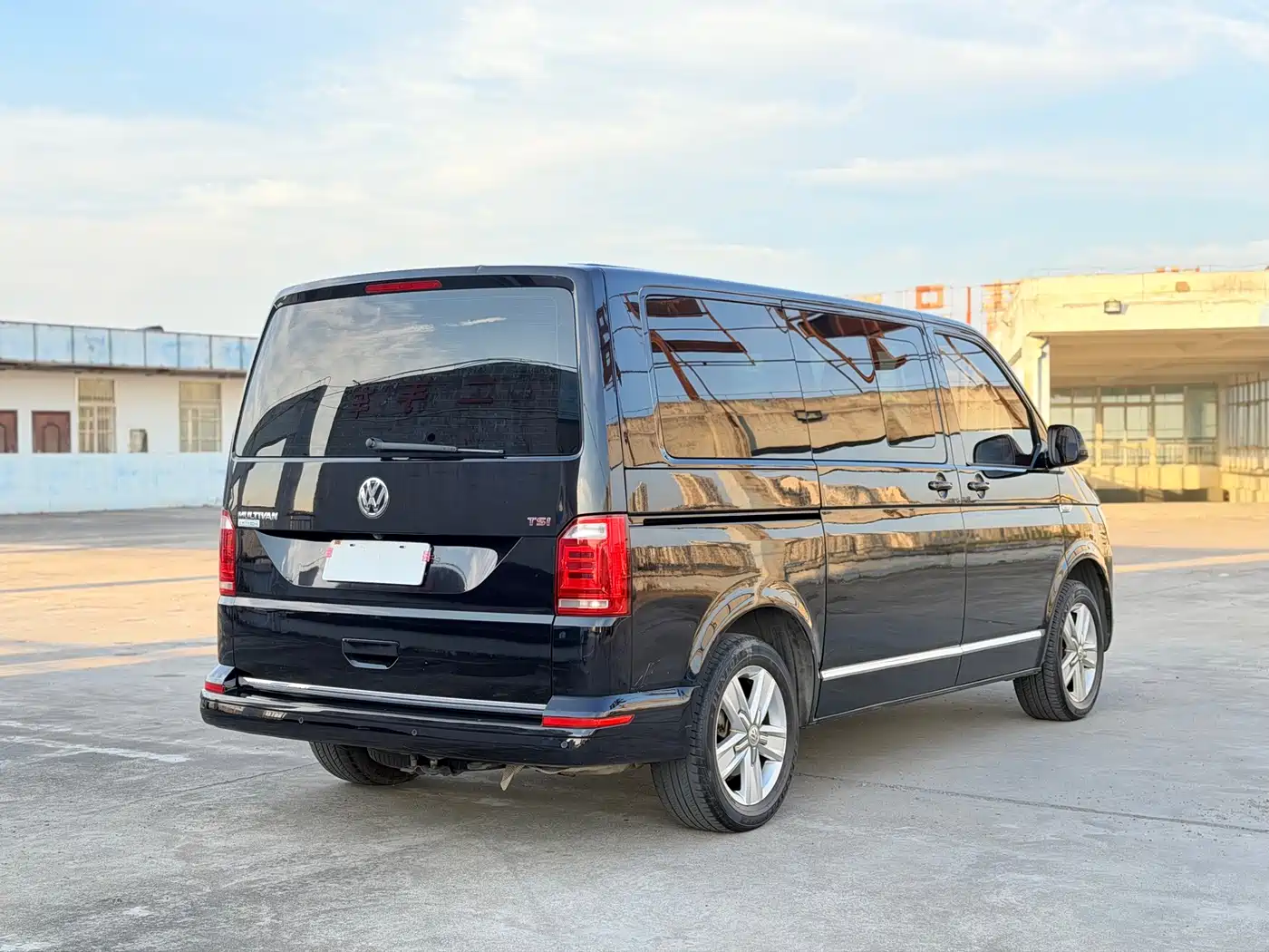 Volkswagen Multivan 2016 2.0TSI 2WD Luxury 7-Seater фото 5