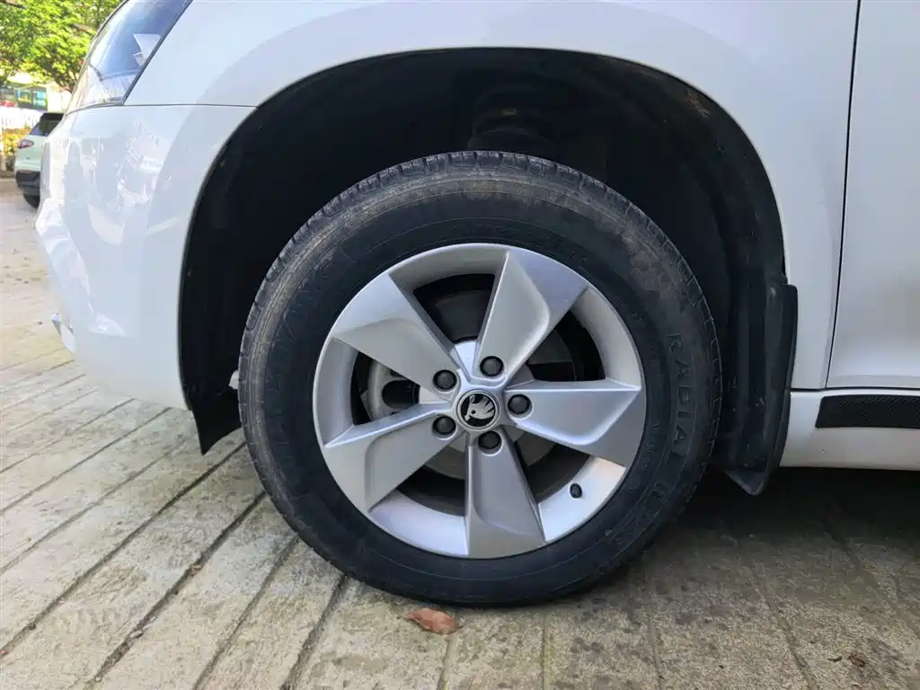 Škoda Yeti 2016 1.4TSI DSG Forward Edition фото 25