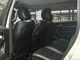 Photo 8 - Jeep Grand Commander