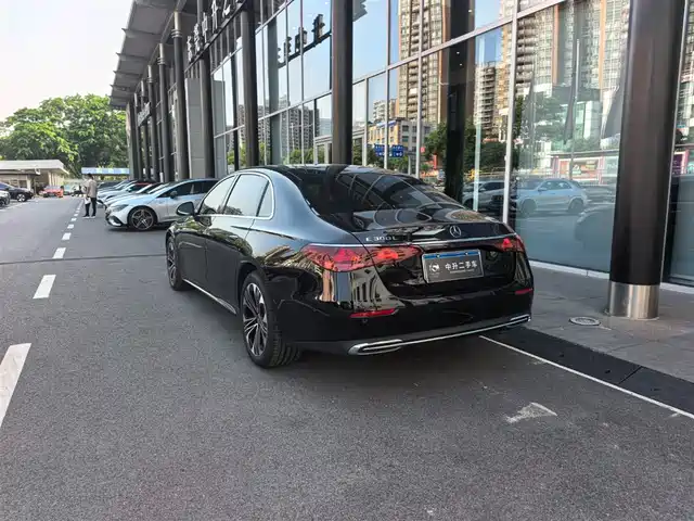 Mercedes-Benz E-Class 2026 E 300 L Luxury — фото 4