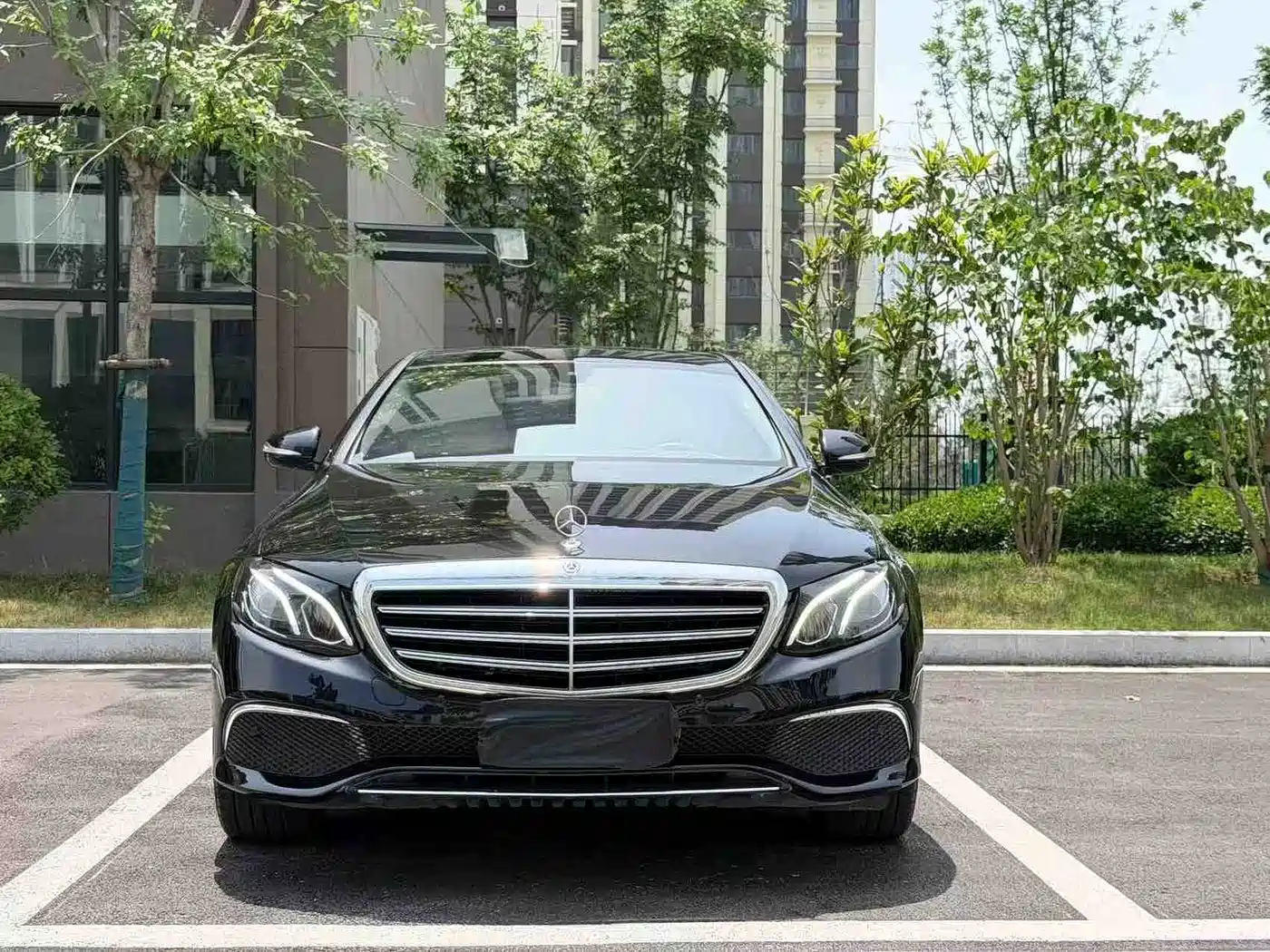 صورة 2 - Mercedes-Benz E-Class