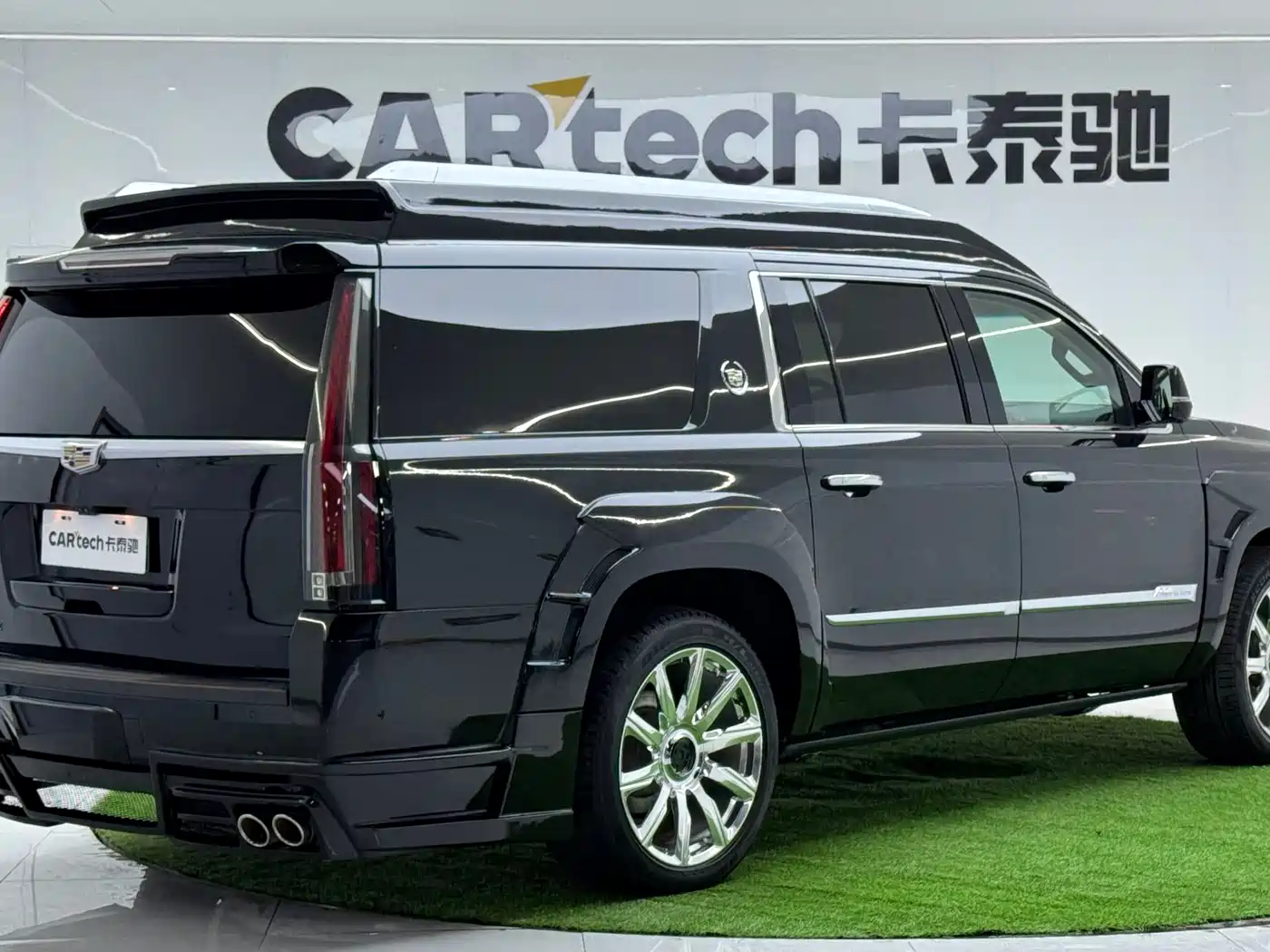 Cadillac Escalade 2017 6.2L ESV Platinum Extended фото 2