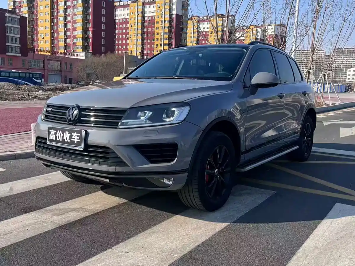VOLKSWAGEN TOUAREG