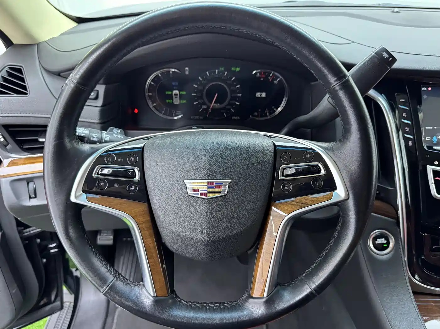 Cadillac Escalade 2017 6.2L ESV Platinum Extended фото 9