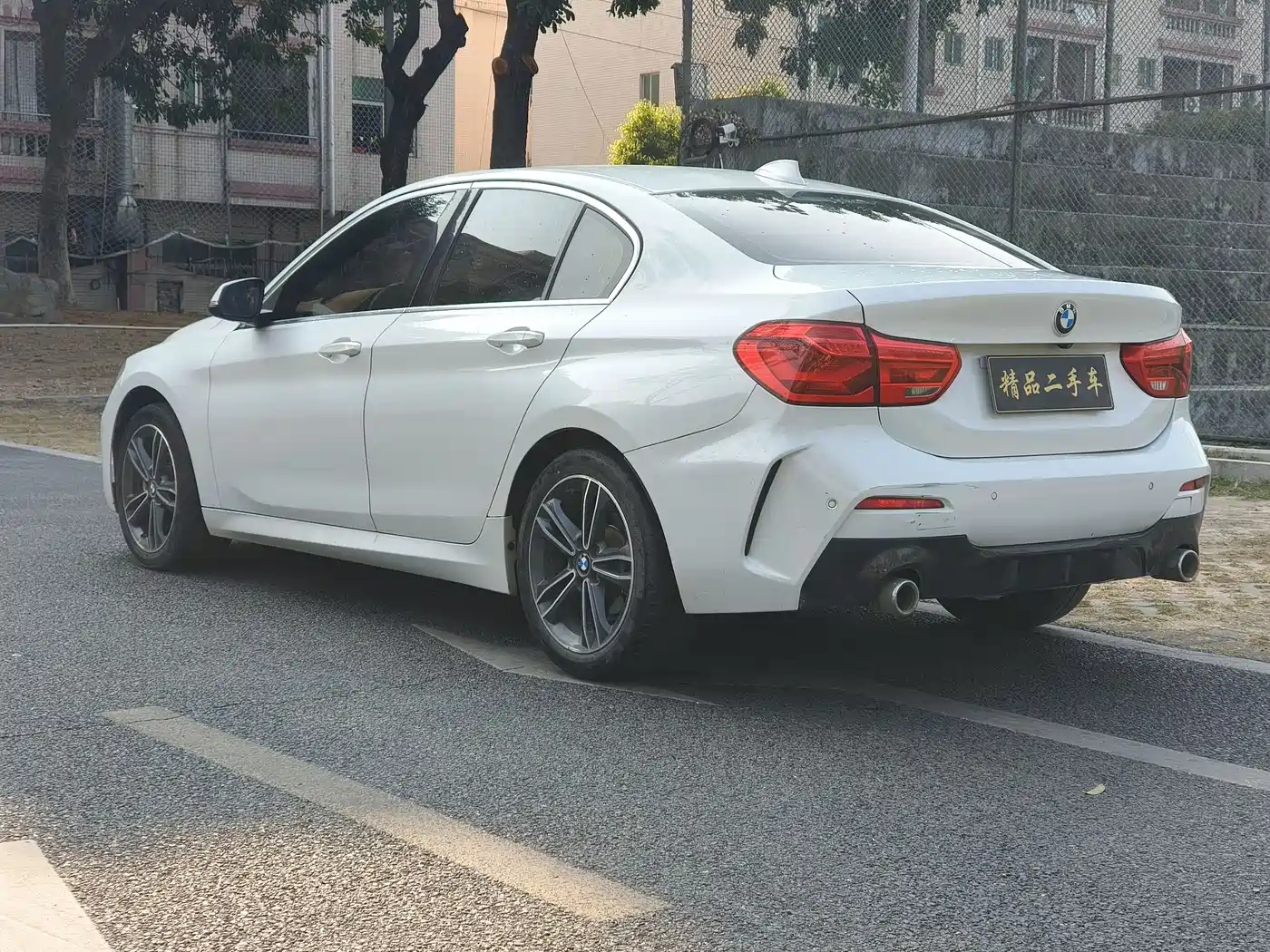 BMW 1 SERIES