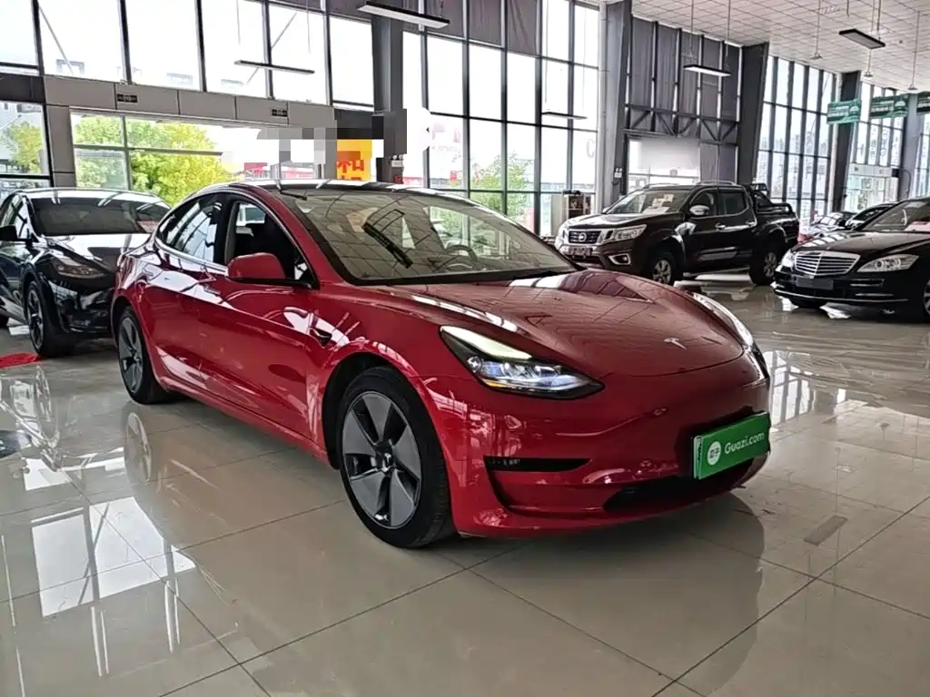 Фото 4 - Tesla Model 3