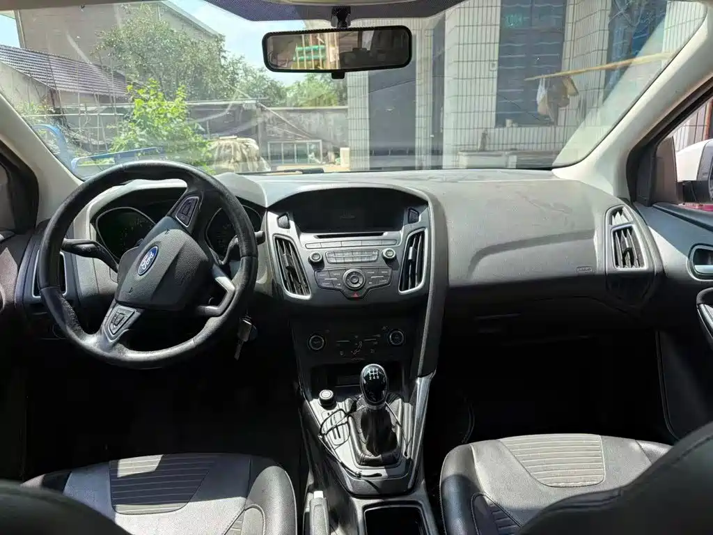 Фото 5 - Ford Focus