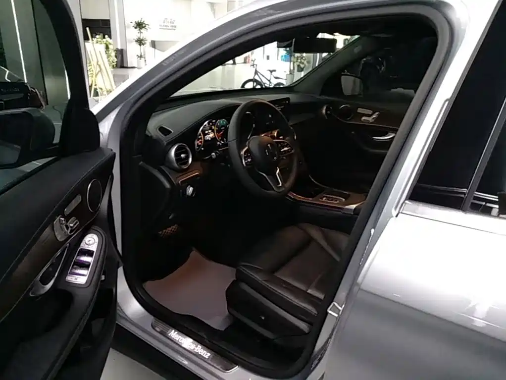 MERCEDES-BENZ GLC