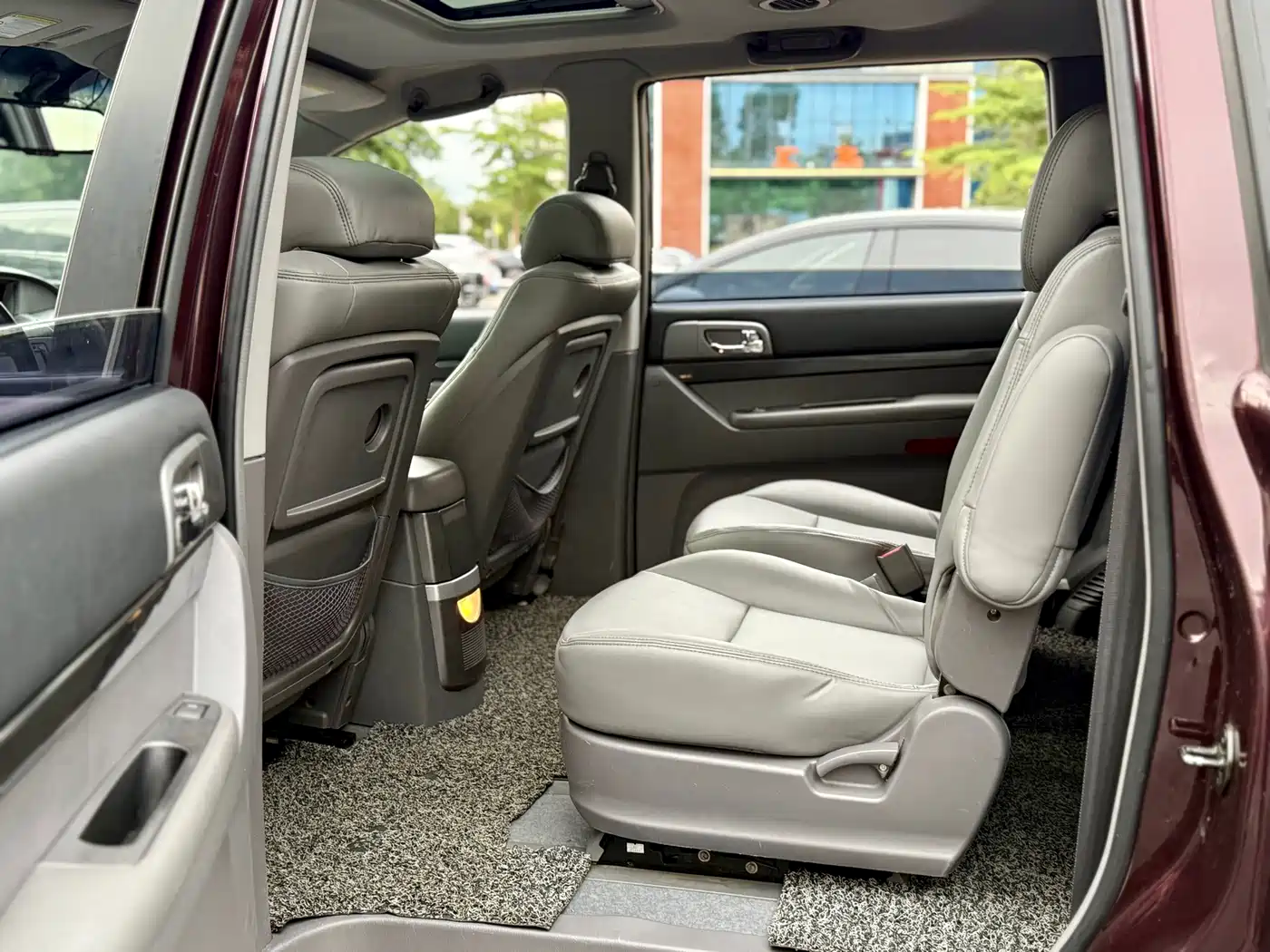 SsangYong Rodius 2014 2014 2.0T Diesel 2WD Luxury Navigation Edition
