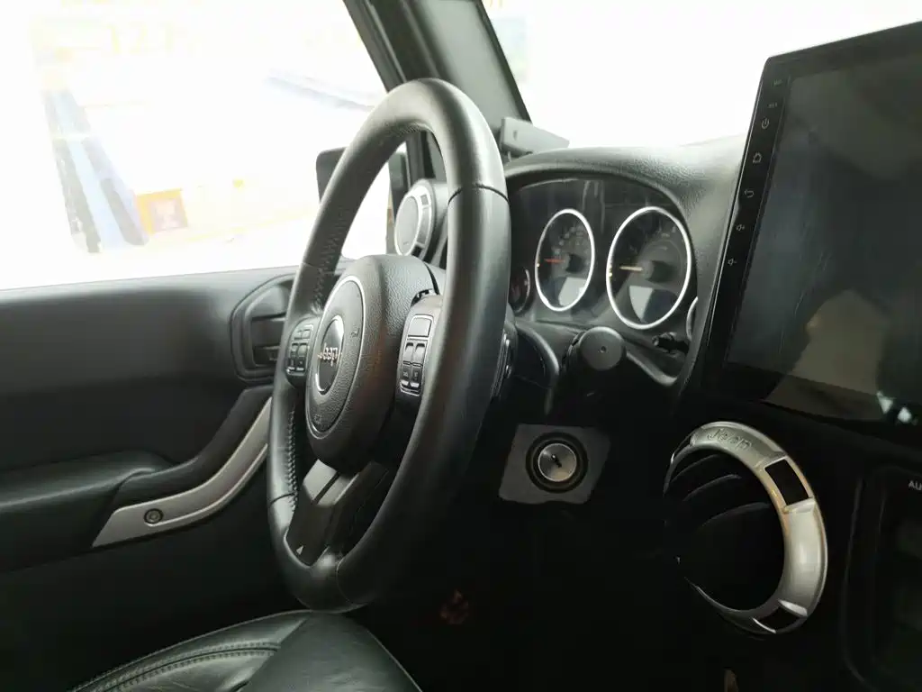 Photo 22 - Jeep Wrangler
