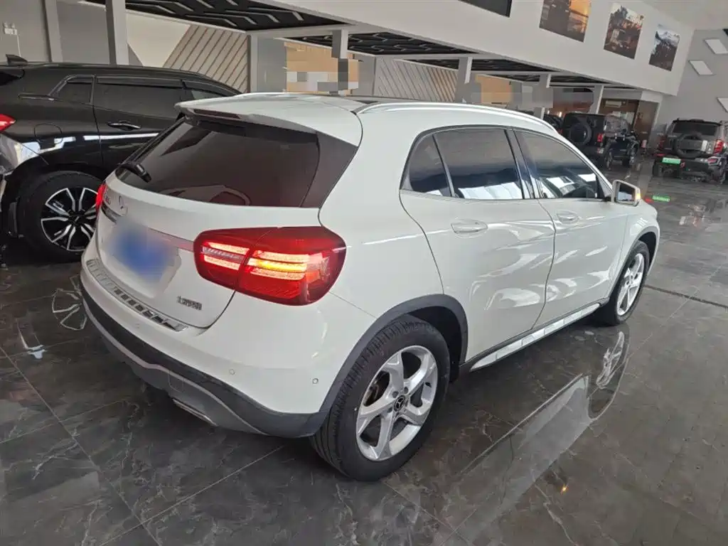 Mercedes-Benz GLA 2018 GLA 200 Dynamic фото 7