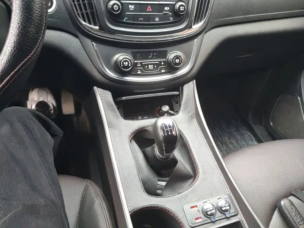 Baojun 560 2015 2015 1.8L Manual Luxury