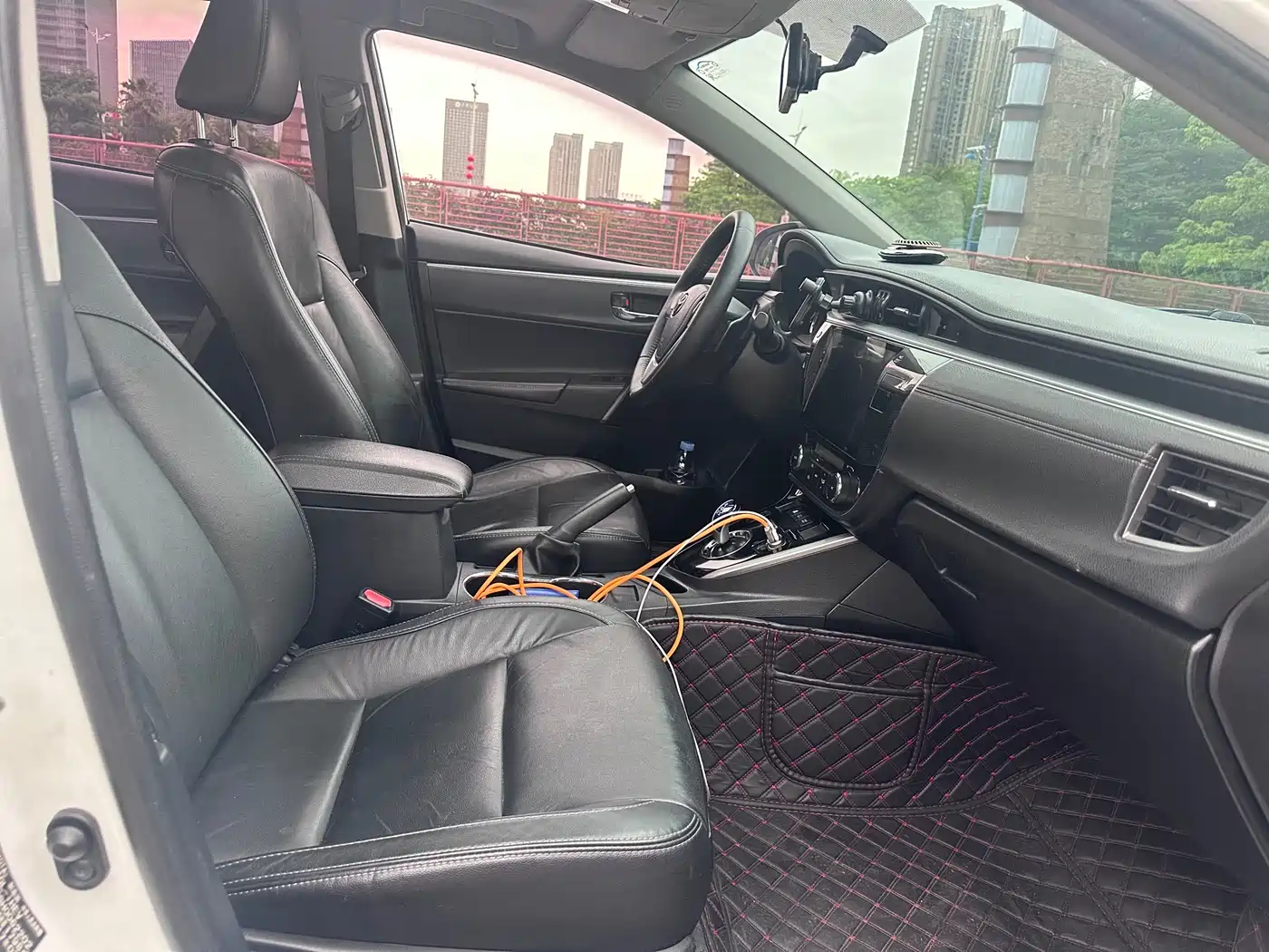 Toyota Corolla 2016 Dual Hybrid 1.8L E-CVT Elite Edition фото 10