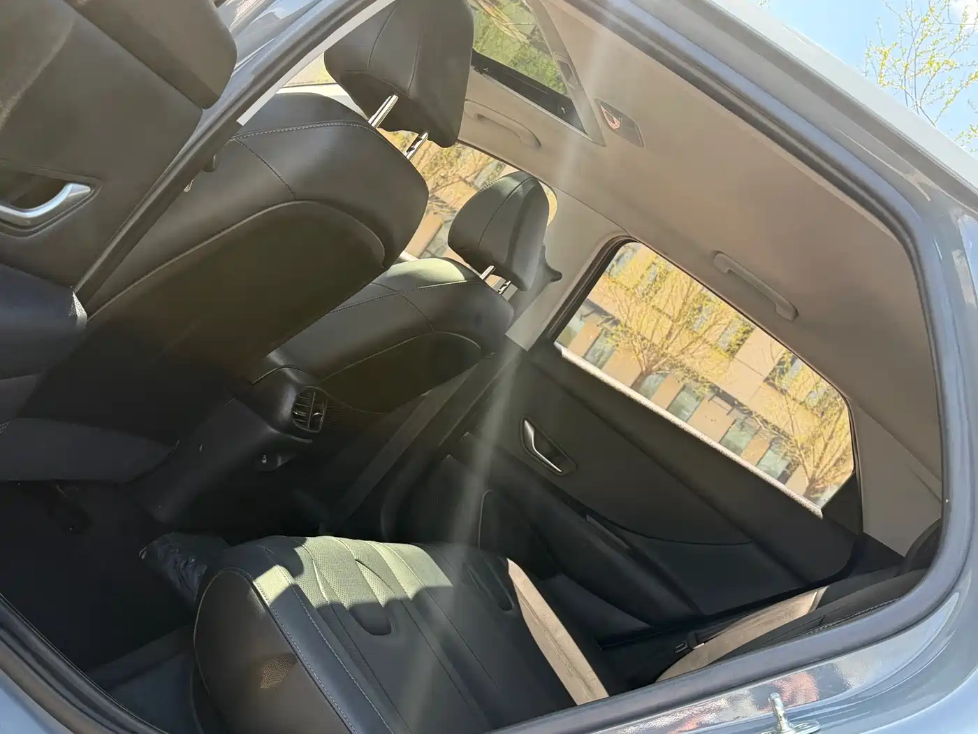 Hyundai Elantra 2022 1.5L CVT LUX Premium Edition фото 13