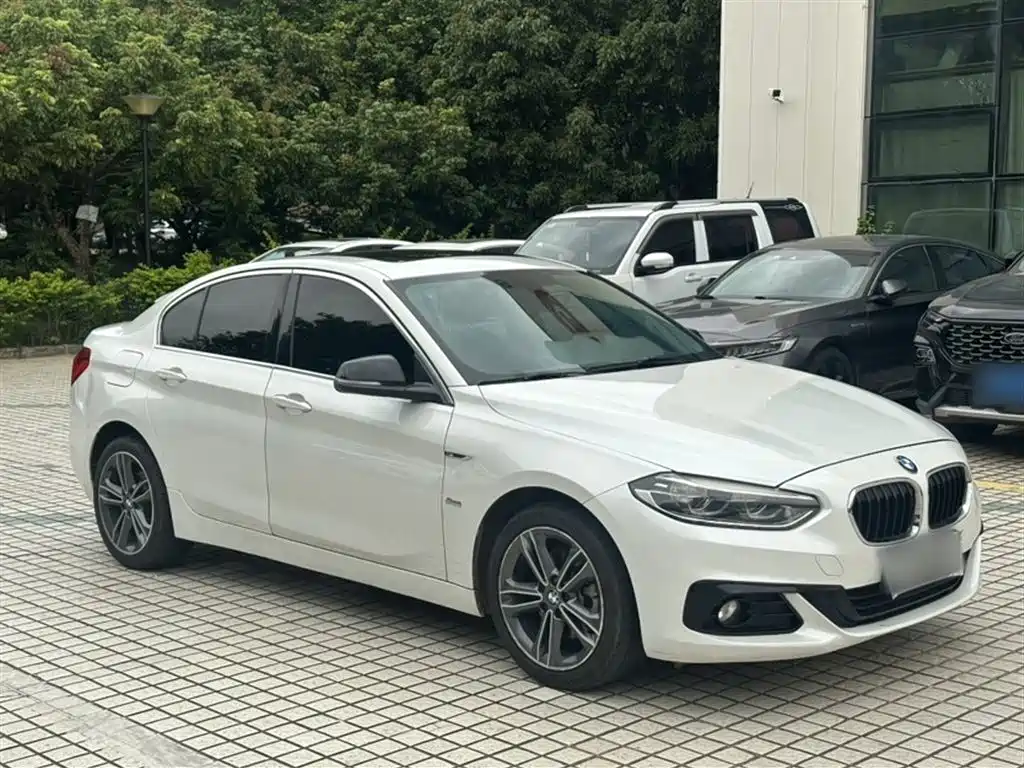 BMW 1 Series 2017 118i Sport фото 23