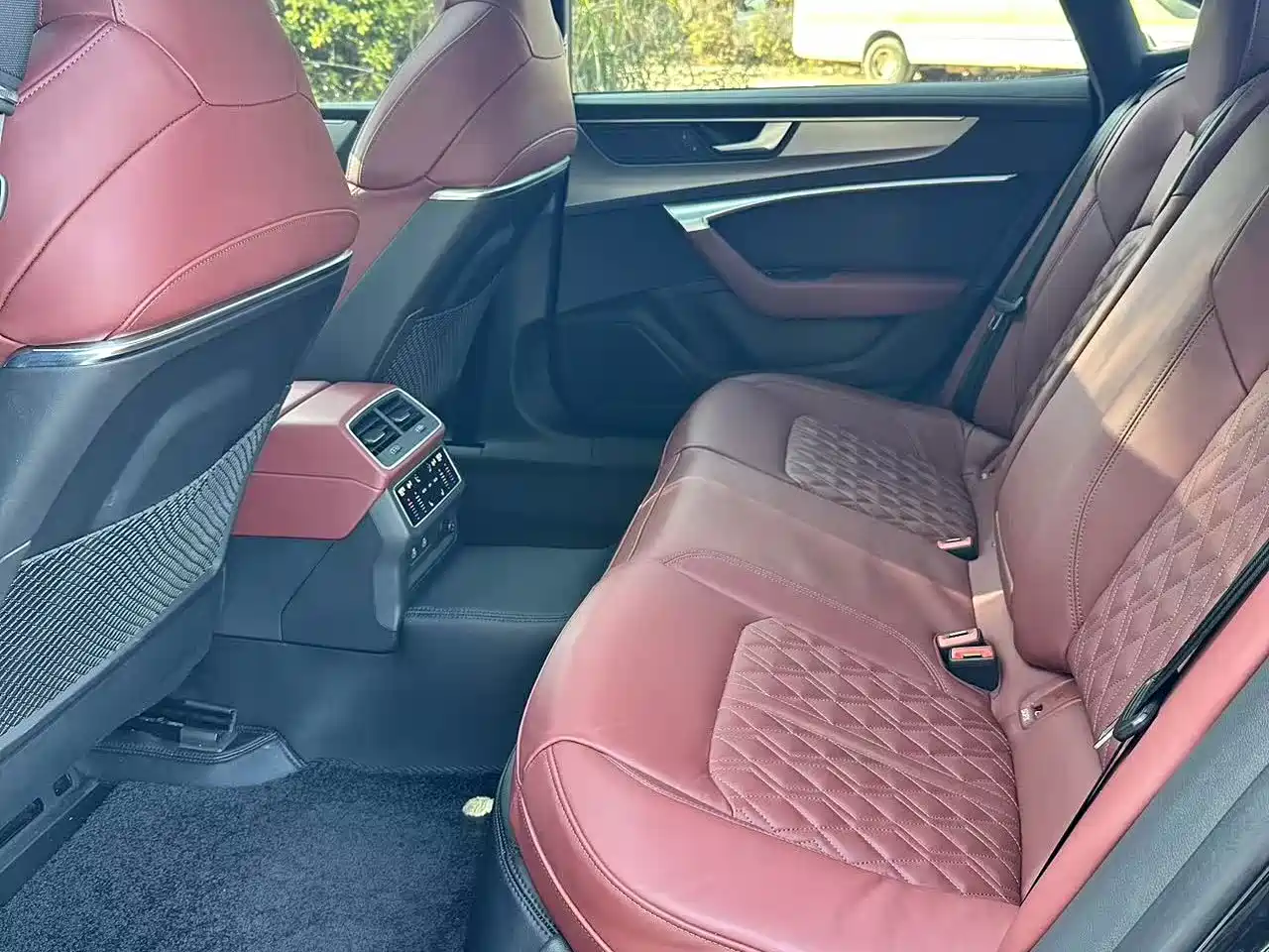 Audi A7L 2023 45 TFSI quattro S-line Black Warrior Edition фото 9