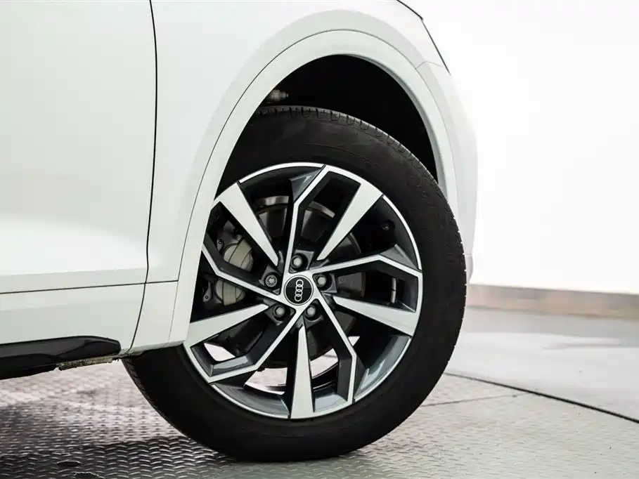 Audi Q5L 2023 40T Luxury Dynamic фото 20