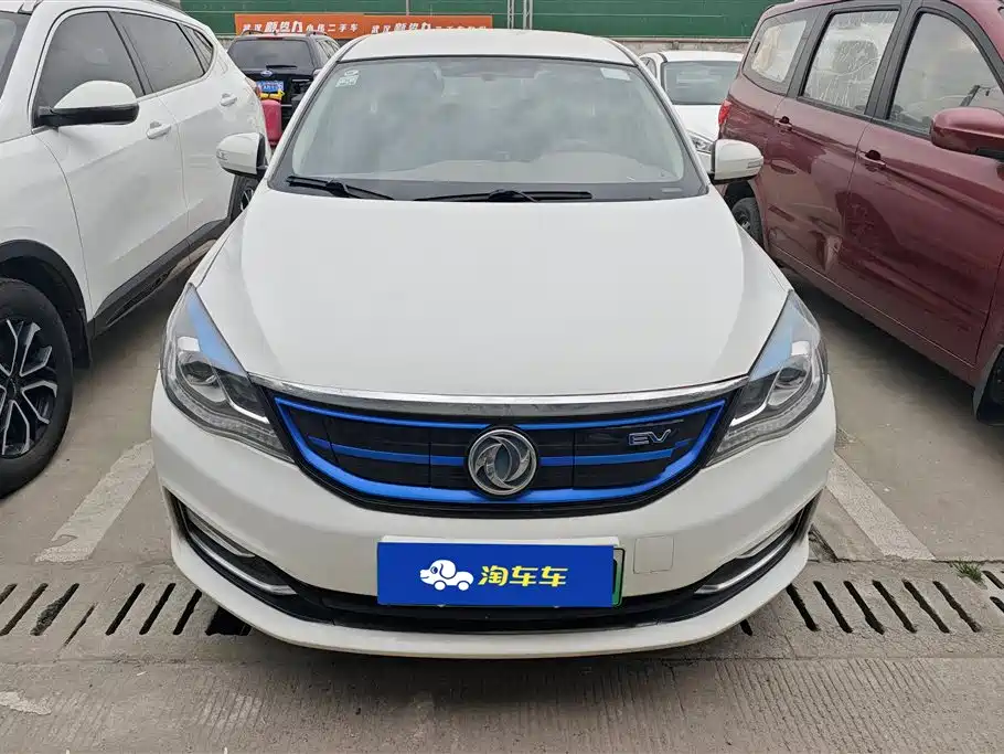 DONGFENG E70