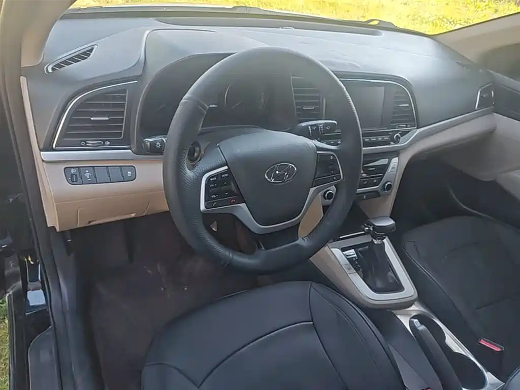 Hyundai Elantra 2016 Model 1.6L Automatic Smart Elite фото 6