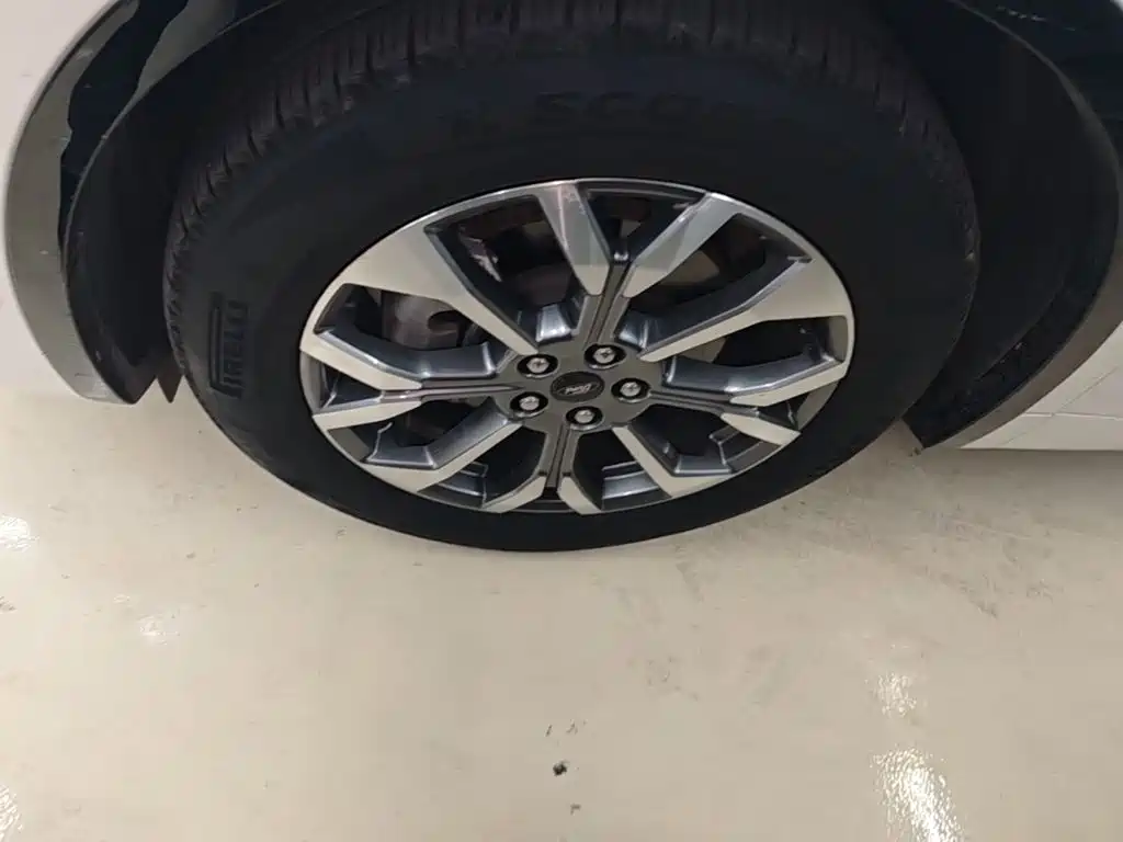 Фото 23 - Ford Edge