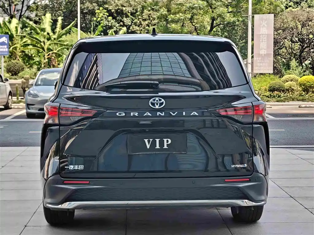 Toyota Granvia 2024 2023 2.5L Hybrid Comfort Edition