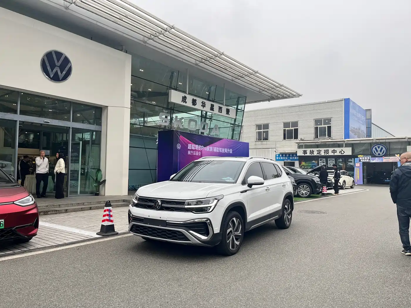 Volkswagen Tharu 2024 300TSI 2WD Full Moon Edition фото 17