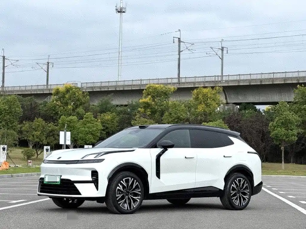 Lynk & Co 08
