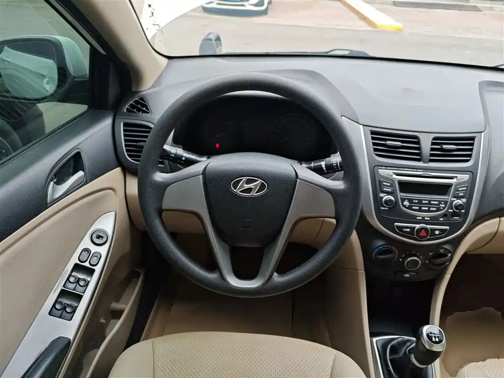 Hyundai Verna 2014 1.4L Manual Smart GLS фото 11