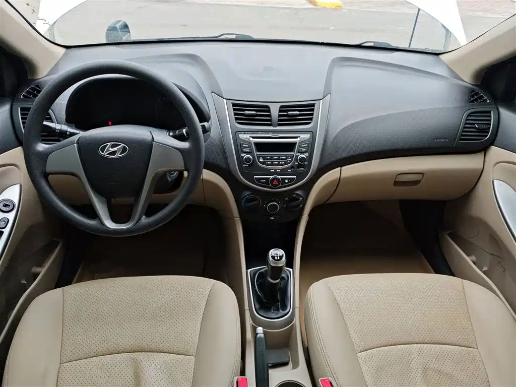 Hyundai Verna 2014 1.4L Manual Smart GLS фото 10