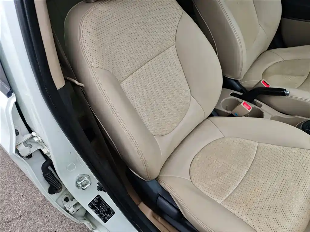 Hyundai Verna 2014 1.4L Manual Smart GLS фото 25