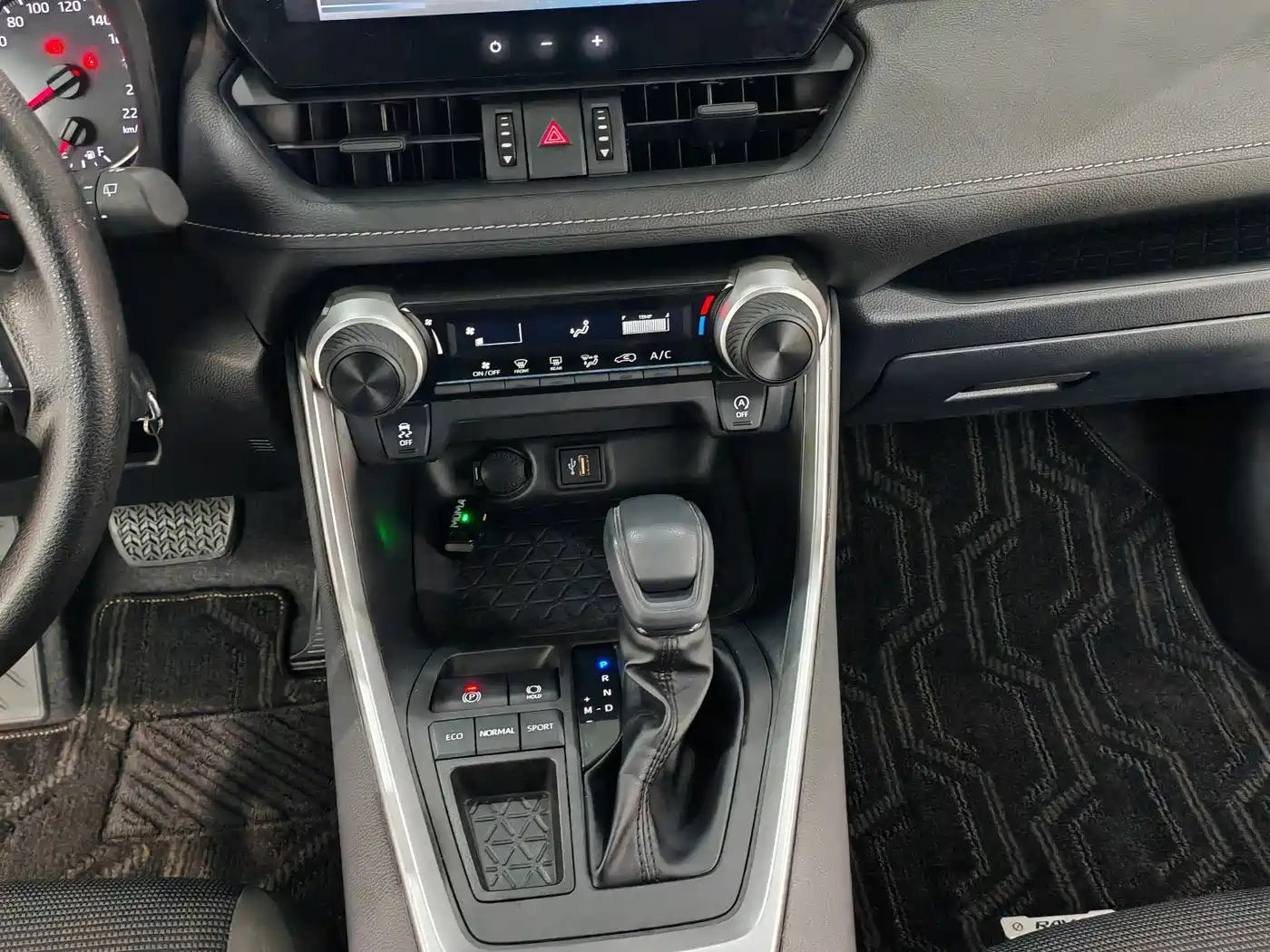Toyota RAV4 Rongfang 2024 2.0L CVT FWD Urban Edition фото 9