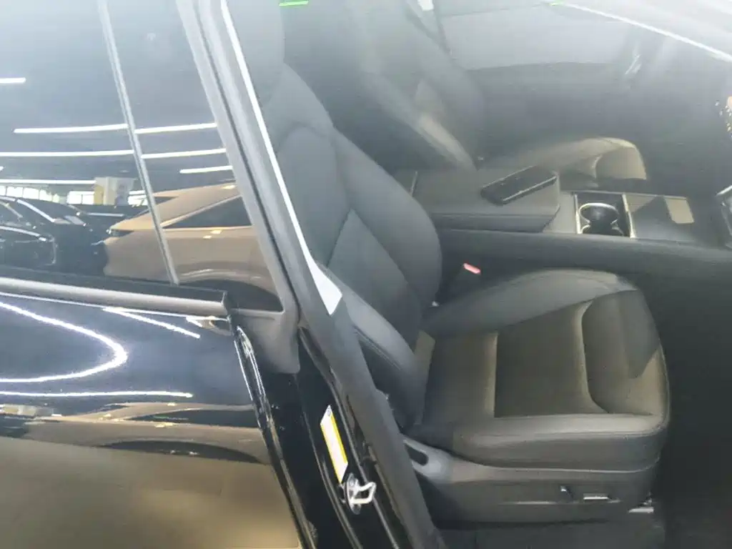 Tesla Model Y 2026 2025 Rear-Wheel Drive