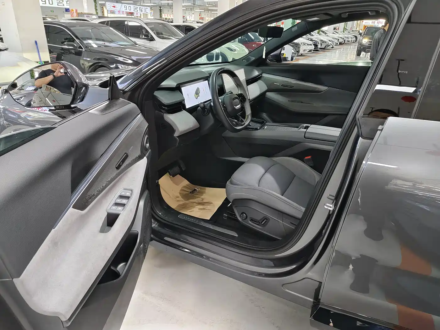 Lynk & Co 08 EM-P 2025 120km Long Range Pro фото 8