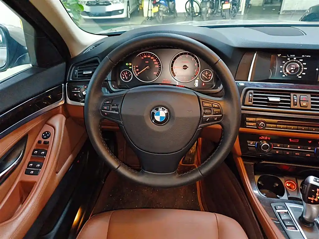 BMW 5 Series 2014 525Li Leading фото 7