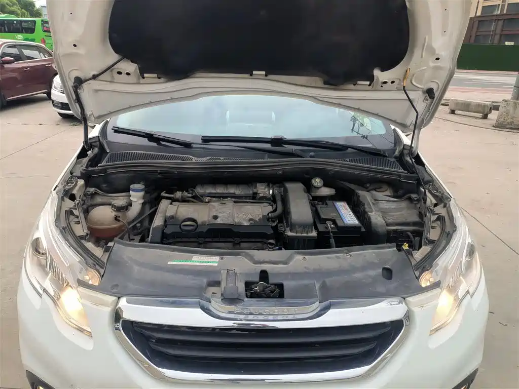 Peugeot 2008 2014 1.6L Automatic Trend Edition фото 20