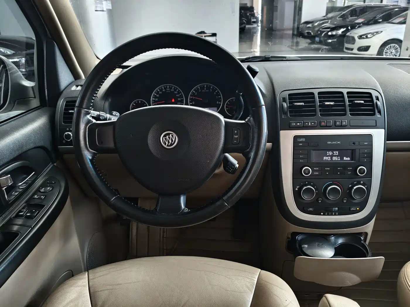 Фото 12 - Buick GL8