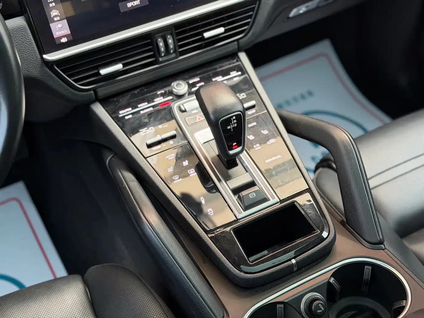 Porsche Cayenne New Energy 2019 Cayenne E-Hybrid 2.0T фото 12