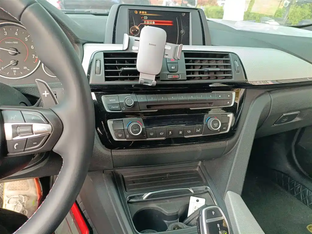 BMW 3 Series 2017 320i M Sport фото 13