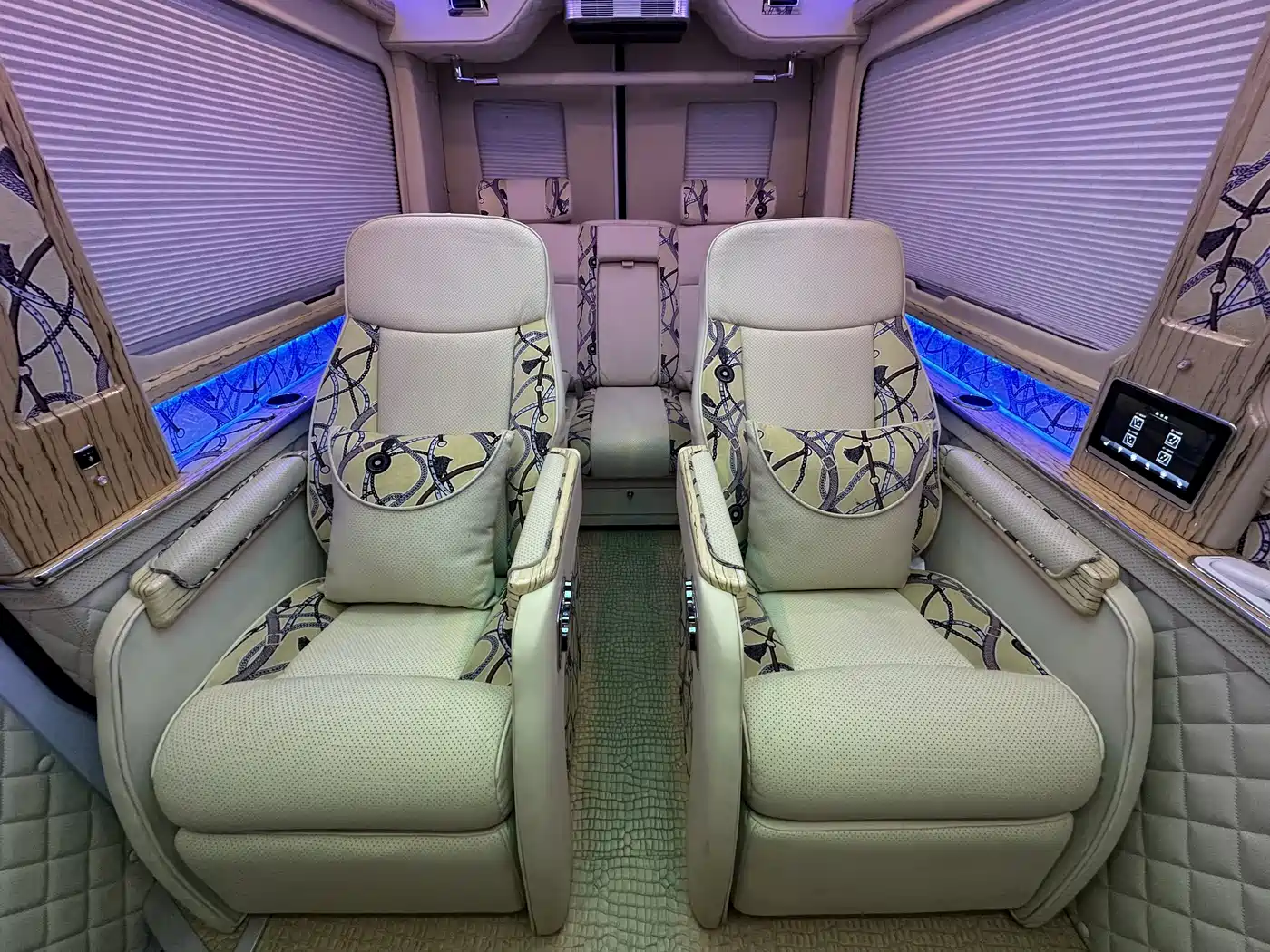 Mercedes-Benz Sprinter 2016 2.1T Comfort Tour Long Wheelbase Extended Version фото 11