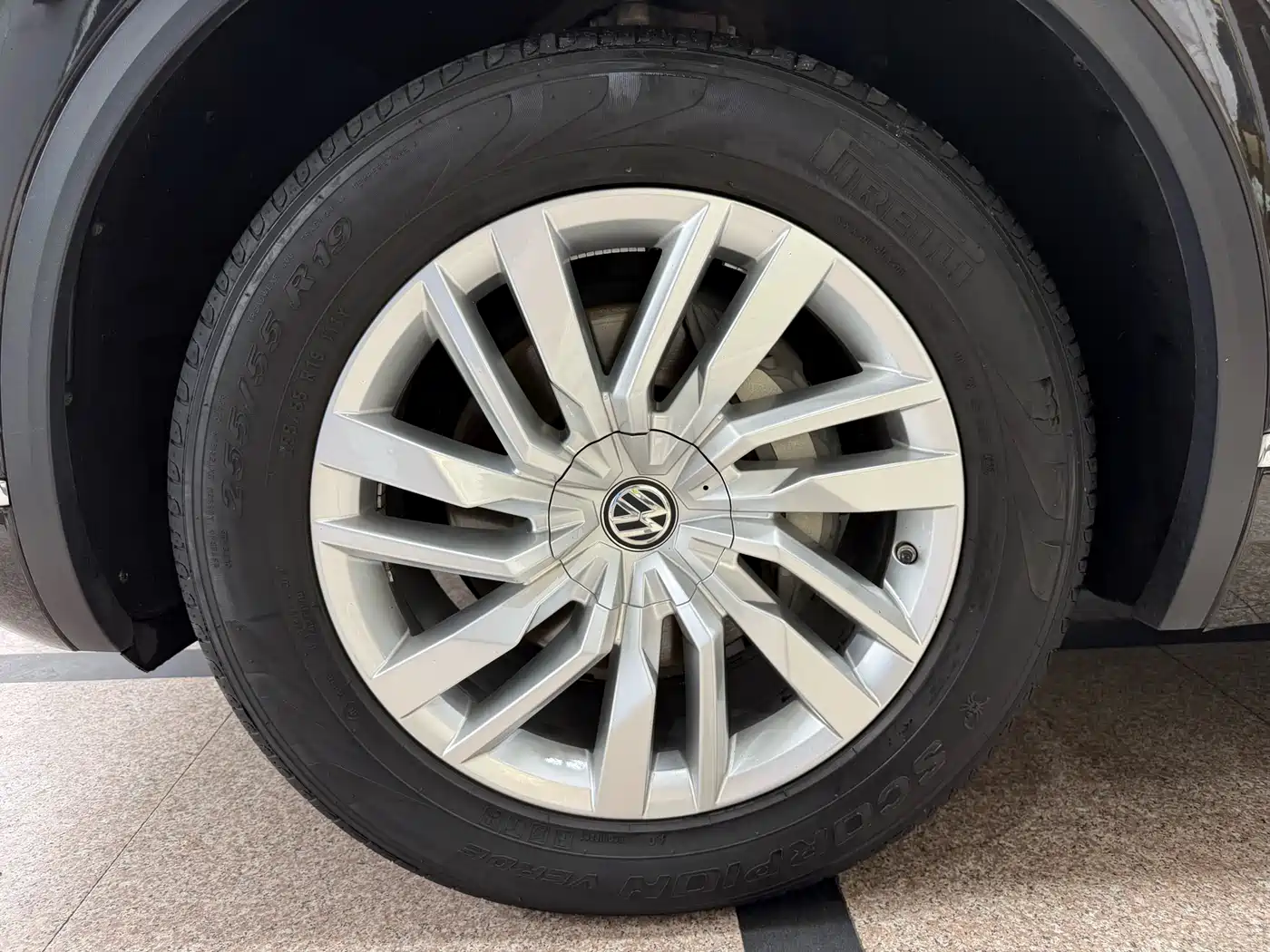 Volkswagen Touareg 2019 2.0TSI Sharp Wing Edition China VI фото 7