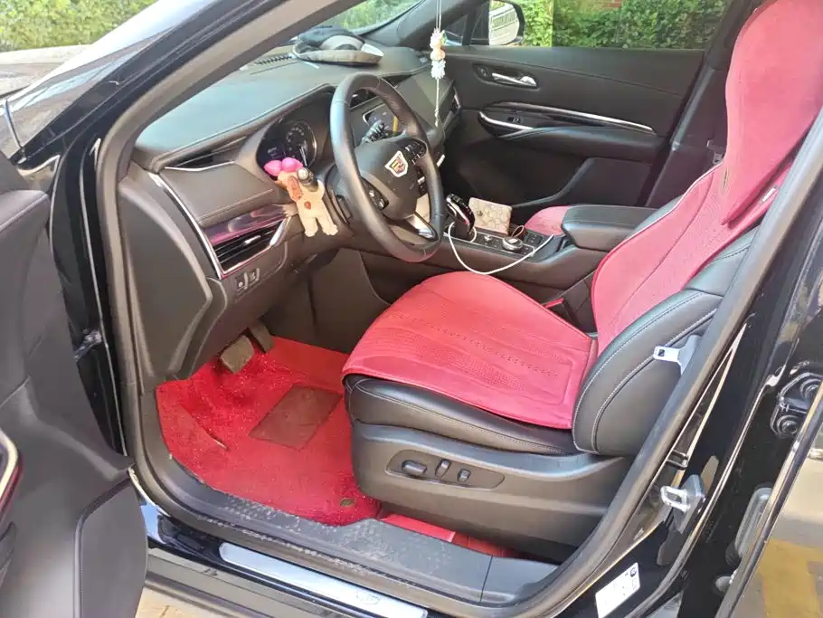 Фото 9 - Cadillac XT4