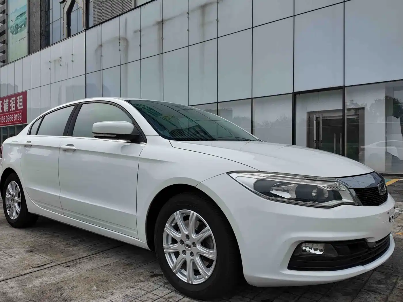 Qoros 3 2015 2014 Sedan 1.6L Automatic Joy